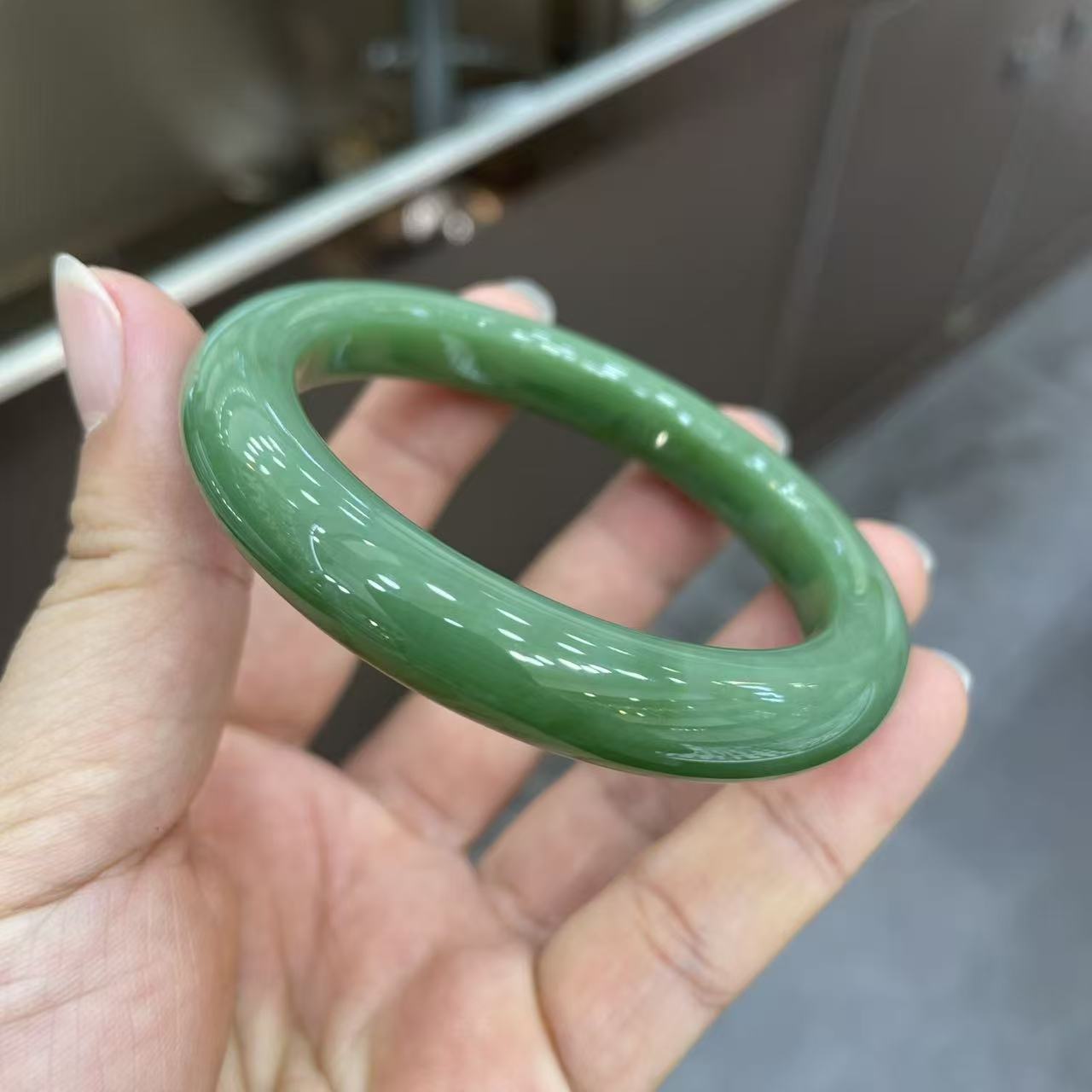 鸭蛋青手镯图片2.jpg