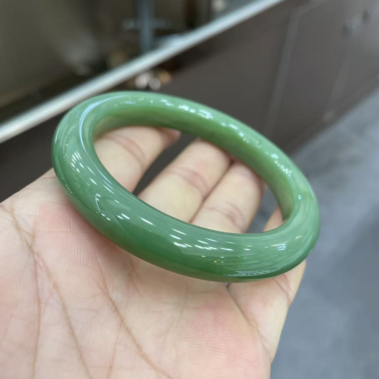 鸭蛋青手镯图片1.jpg
